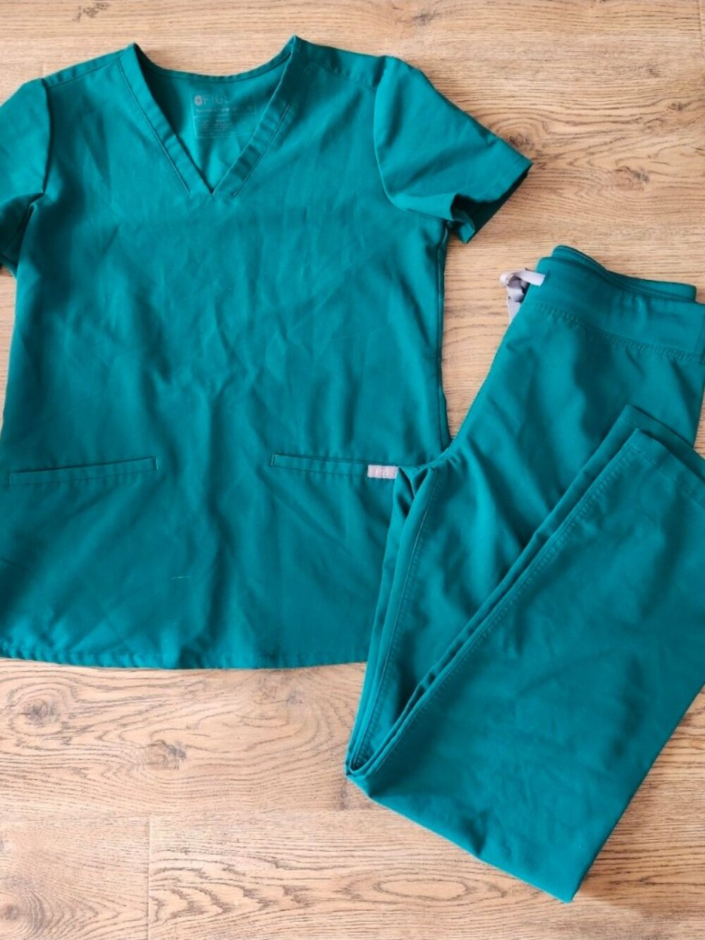 FIGS Womens Set Casma Scrub Top and Yola Bottom XS